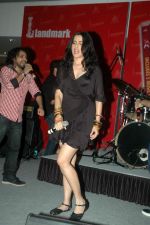 Sona Mohapatra at Delhi Belly DVD launch in Landmark, Mumbai on 29th Sept 2011 (55).JPG